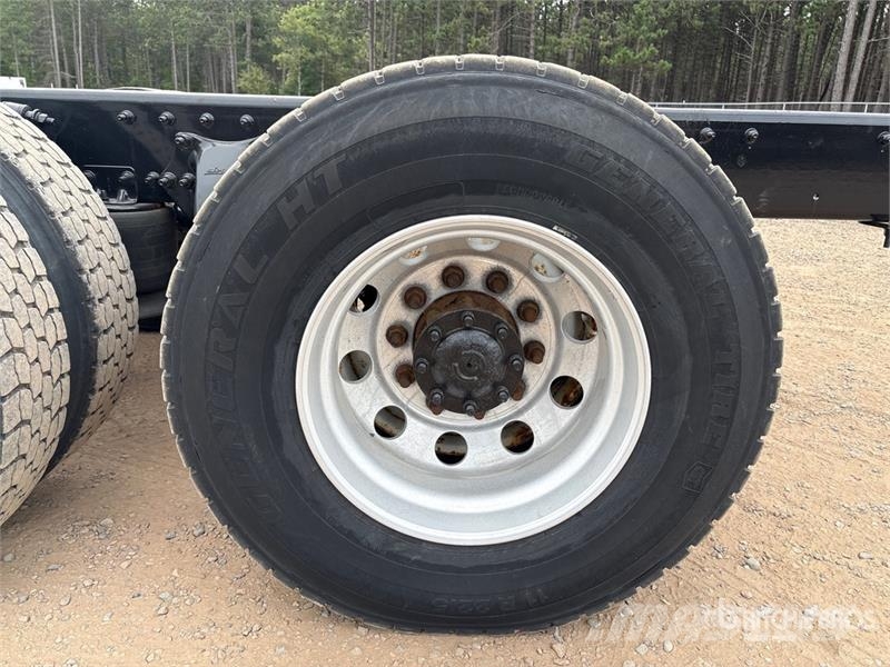 Freightliner M2 106 Kabíny a interiér