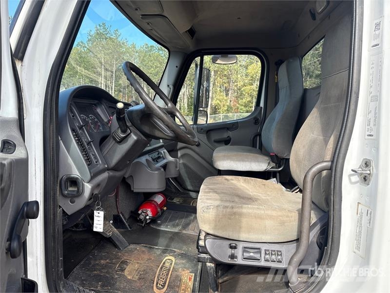 Freightliner M2 106 Camiones polibrazo