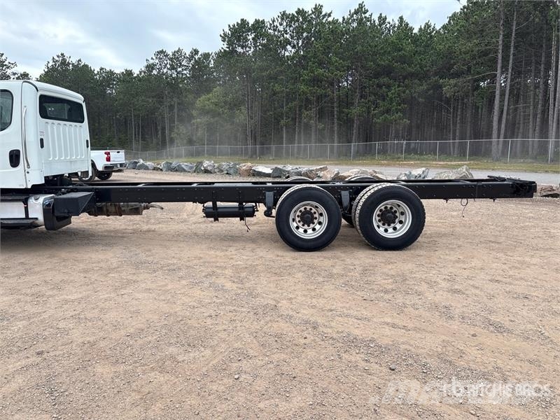 Freightliner M2 106 Kabíny a interiér