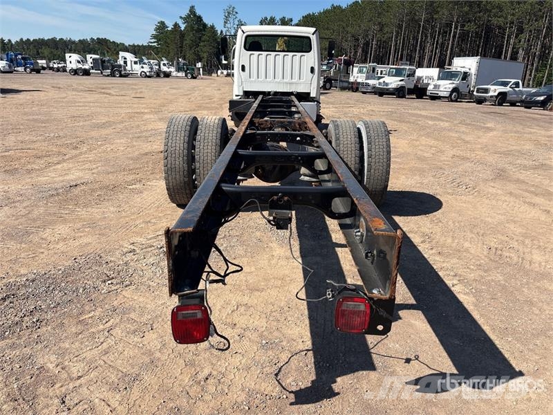 Freightliner M2 106 Cabinas