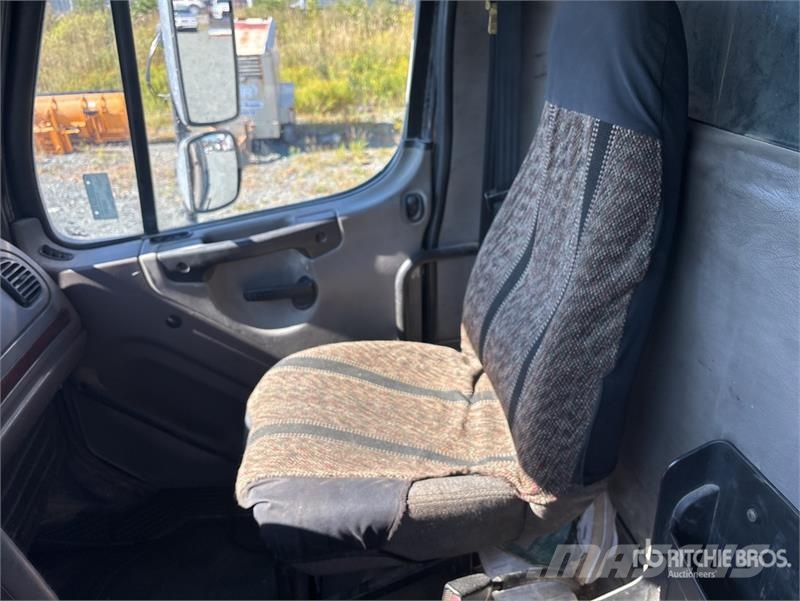 Freightliner M2 106 自卸式货车