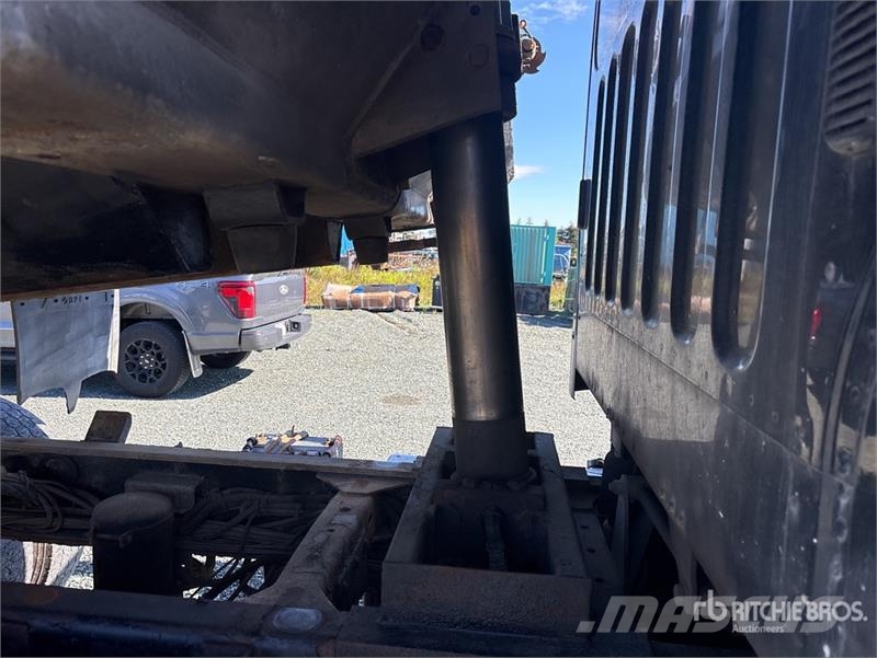 Freightliner M2 106 自卸式货车