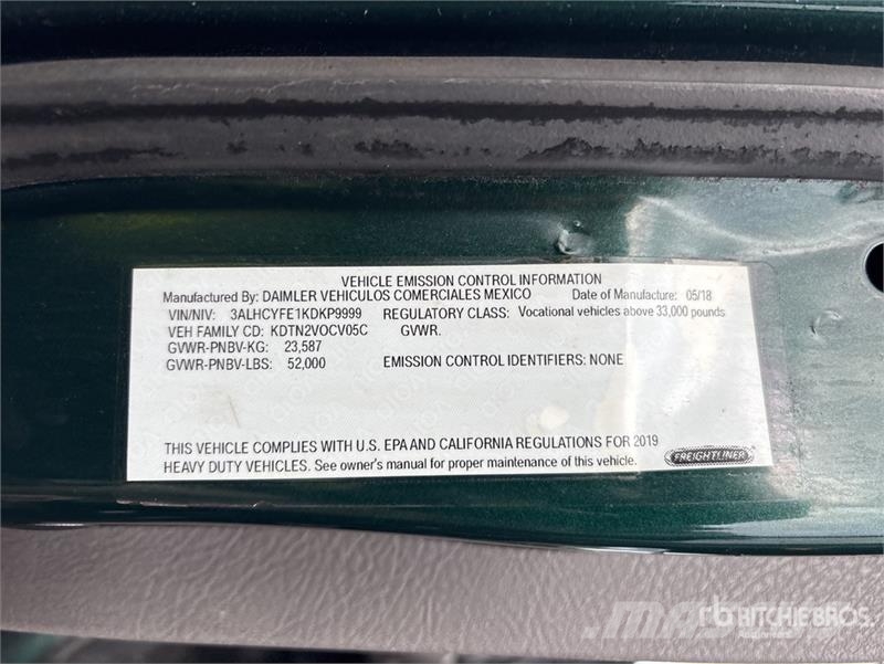 Freightliner M2 106 Pritschenwagen/Pritschenwagen mit Seitenklappe
