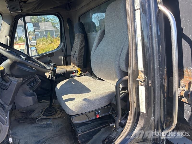 Freightliner M2 106 自卸式货车