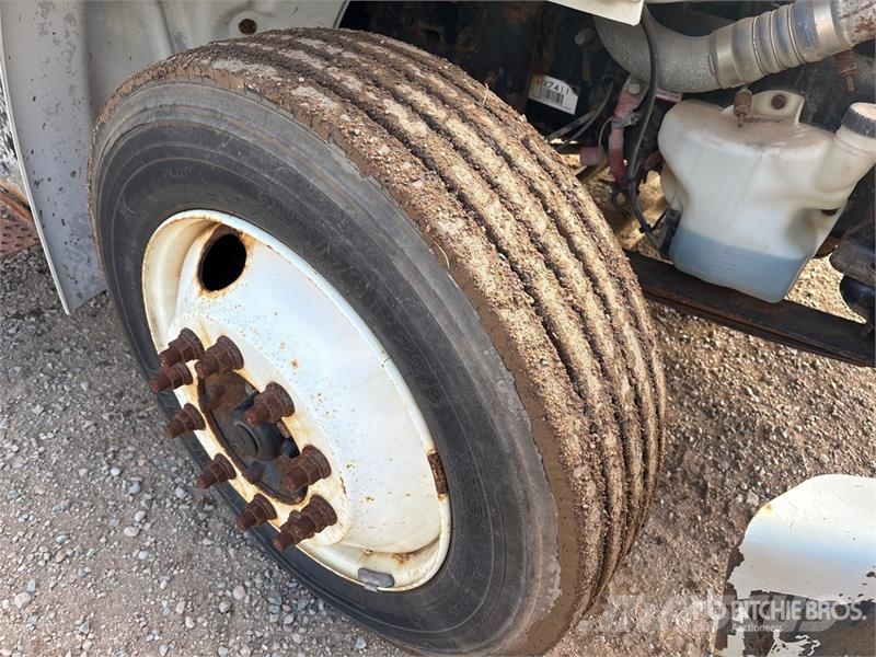 Freightliner M2 106 Camiones polibrazo