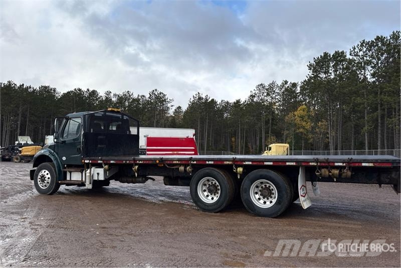 Freightliner M2 106 Camion plateau