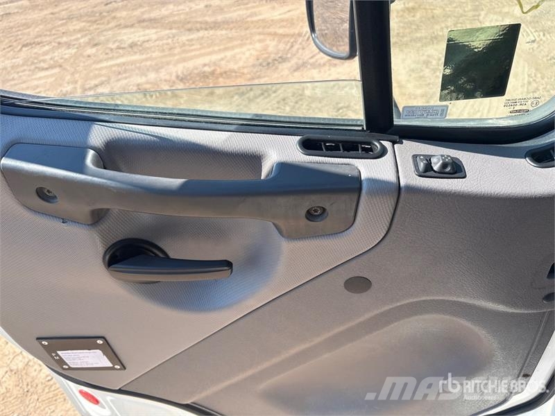 Freightliner M2 106 Cabinas