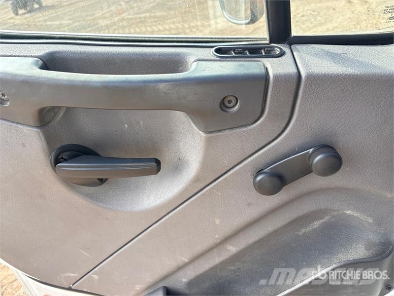 Freightliner M2 106 Camiones polibrazo