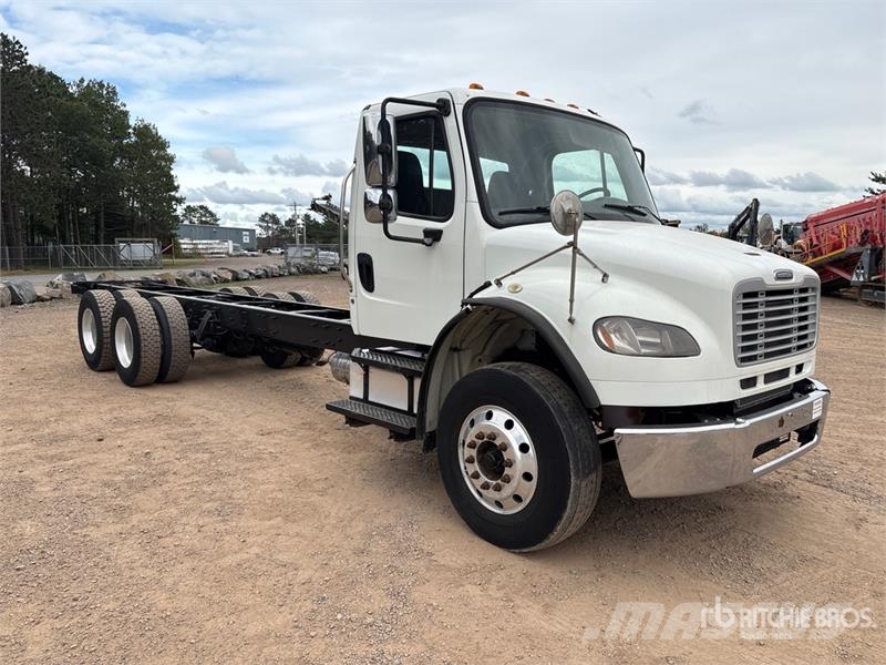 Freightliner M2 106 Kabíny a interiér