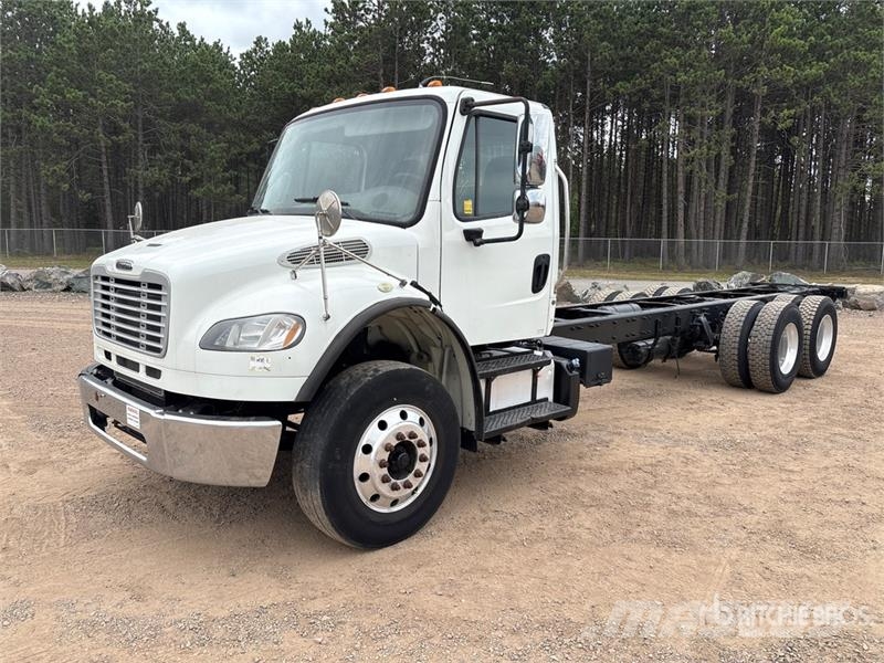 Freightliner M2 106 Kabíny a interiér