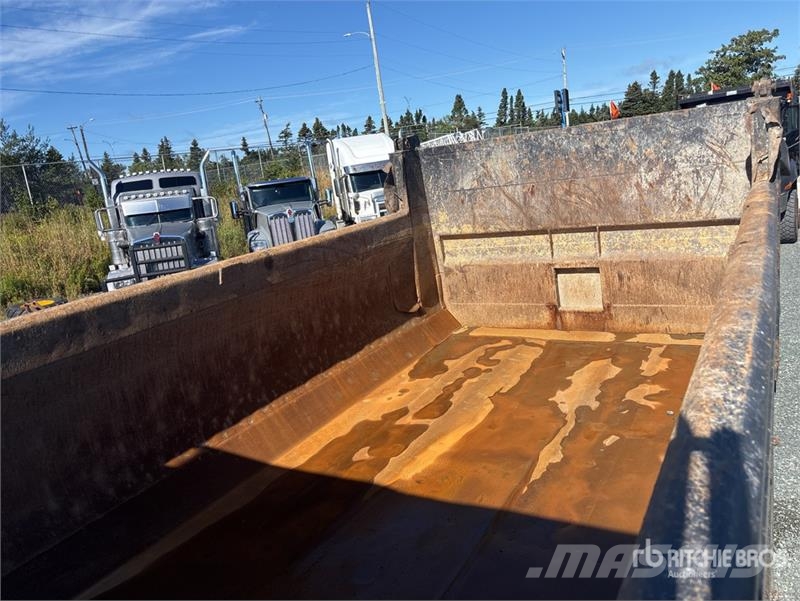 Freightliner M2 106 自卸式货车