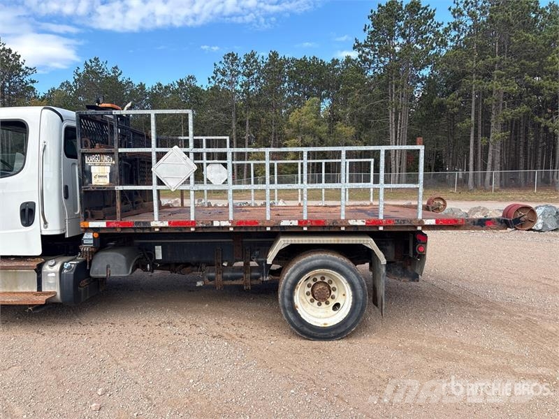 Freightliner M2 106 Camiones polibrazo