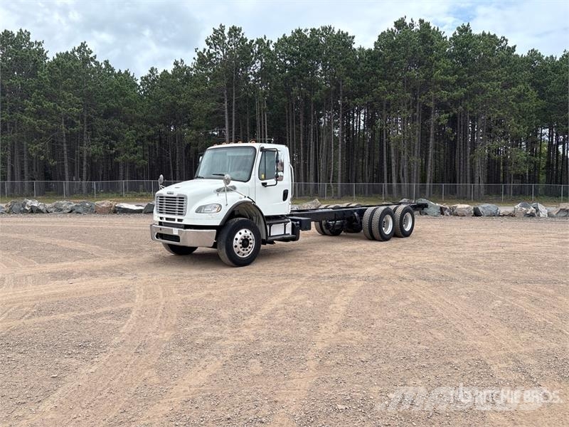 Freightliner M2 106 Kabíny a interiér