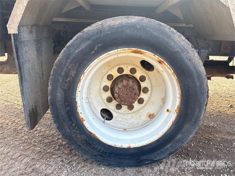 Freightliner M2 106 Camiones polibrazo