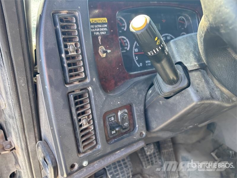 Freightliner M2 106 自卸式货车