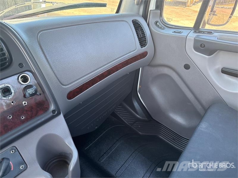 Freightliner M2 106 Cabinas