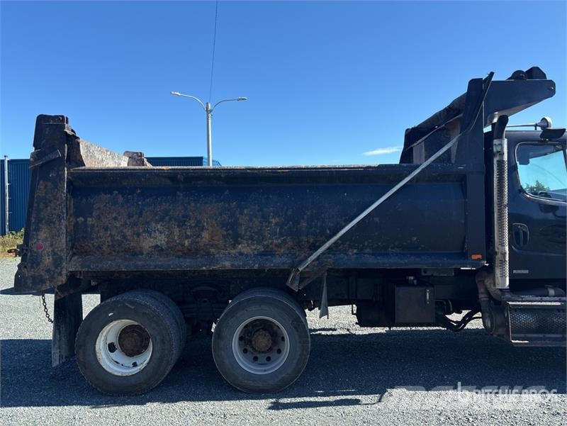 Freightliner M2 106 自卸式货车