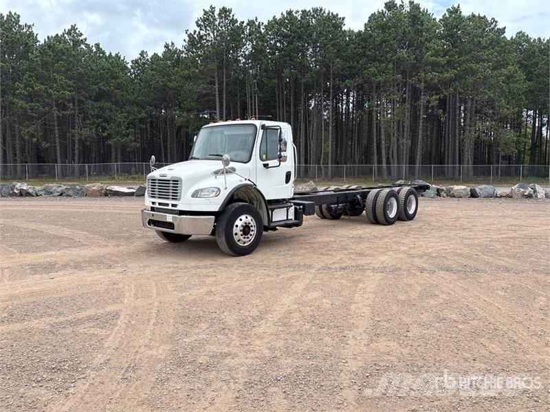 Freightliner M2 106 Kabíny a interiér