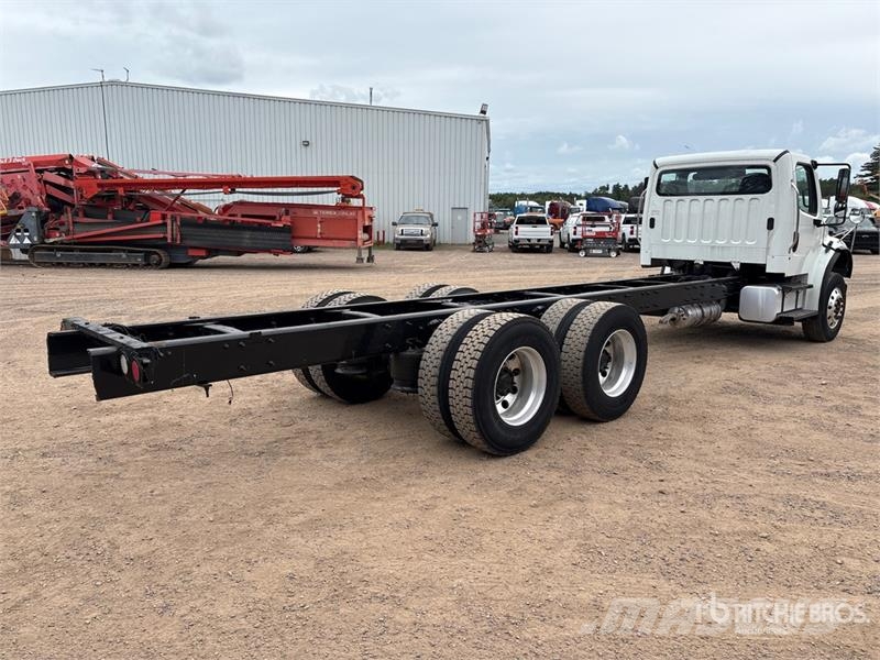 Freightliner M2 106 Kabíny a interiér