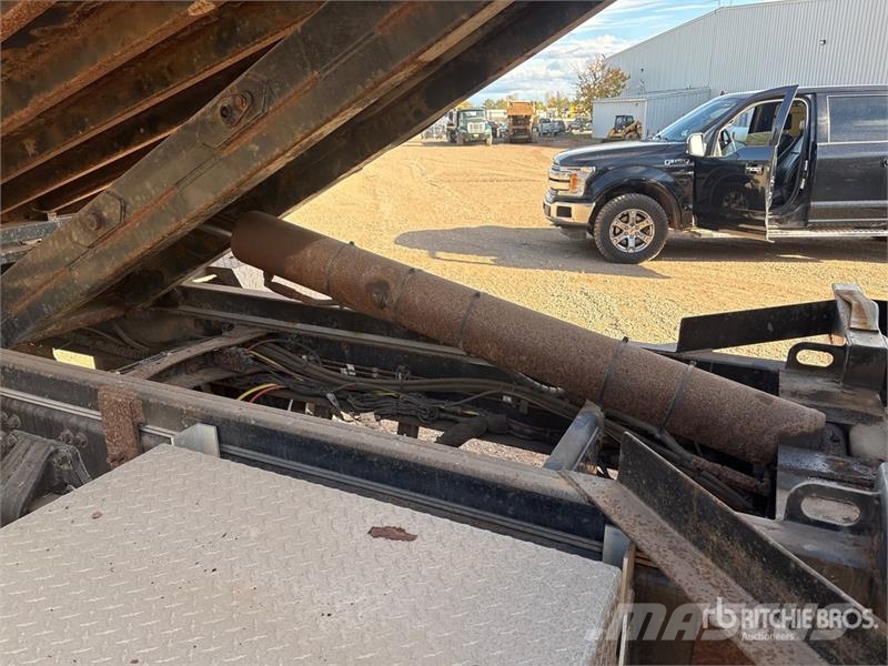 Freightliner M2 106 Camiones polibrazo