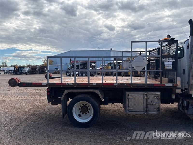 Freightliner M2 106 Camiones polibrazo
