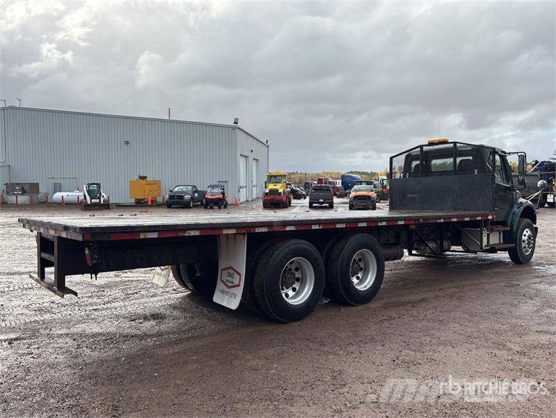 Freightliner M2 106 Pritschenwagen/Pritschenwagen mit Seitenklappe