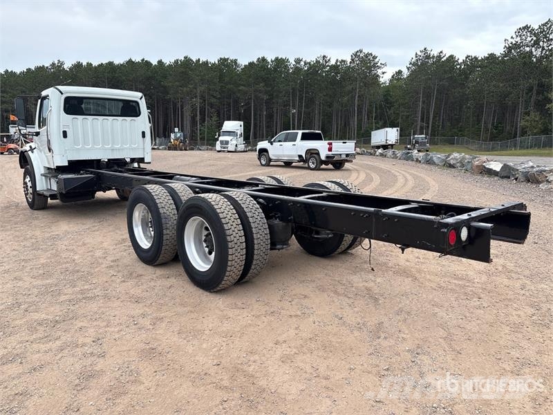 Freightliner M2 106 Kabíny a interiér