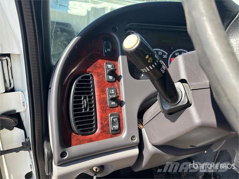 Freightliner M2 106 Cabinas