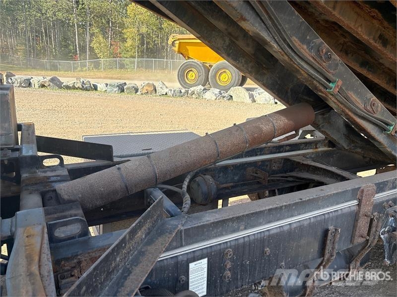 Freightliner M2 106 Camiones polibrazo