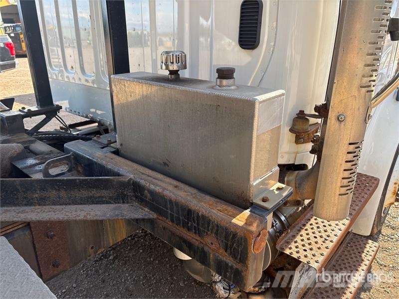 Freightliner M2 106 Camiones polibrazo