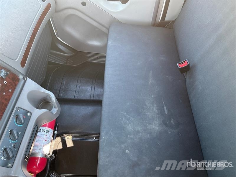 Freightliner M2 106 Cabinas