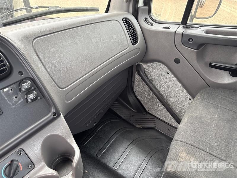 Freightliner M2 106 Kabíny a interiér