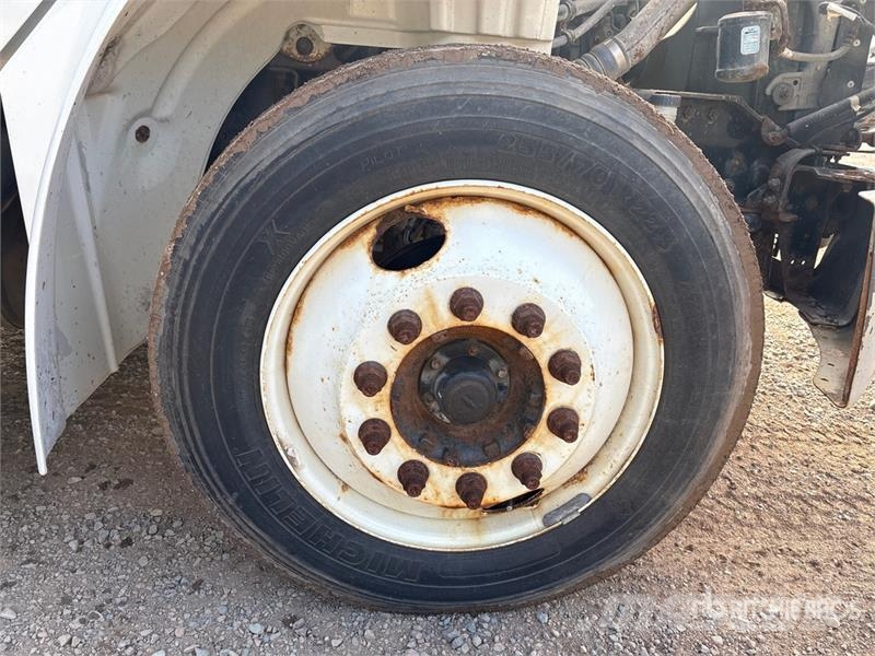 Freightliner M2 106 Camiones polibrazo