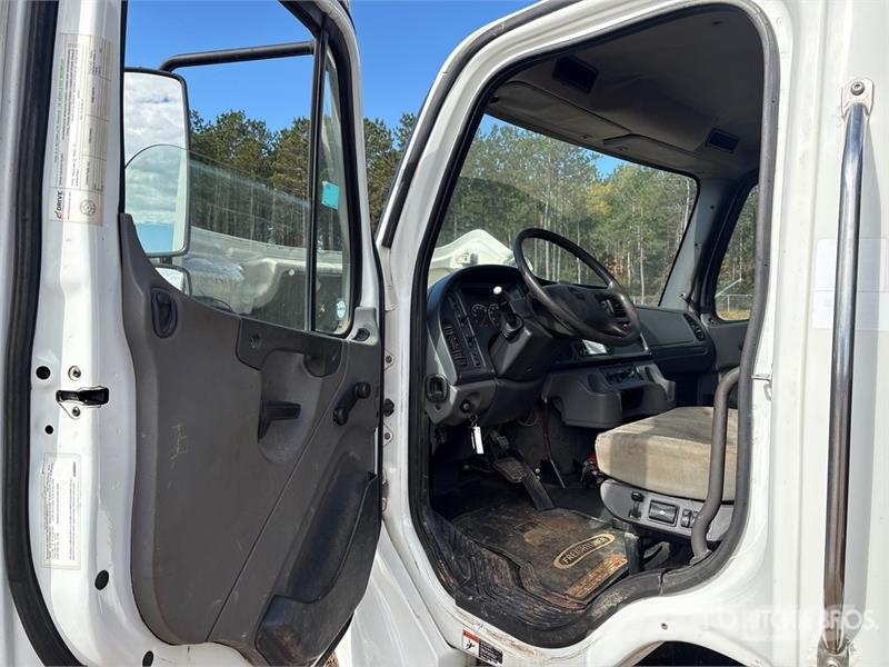 Freightliner M2 106 Camiones polibrazo