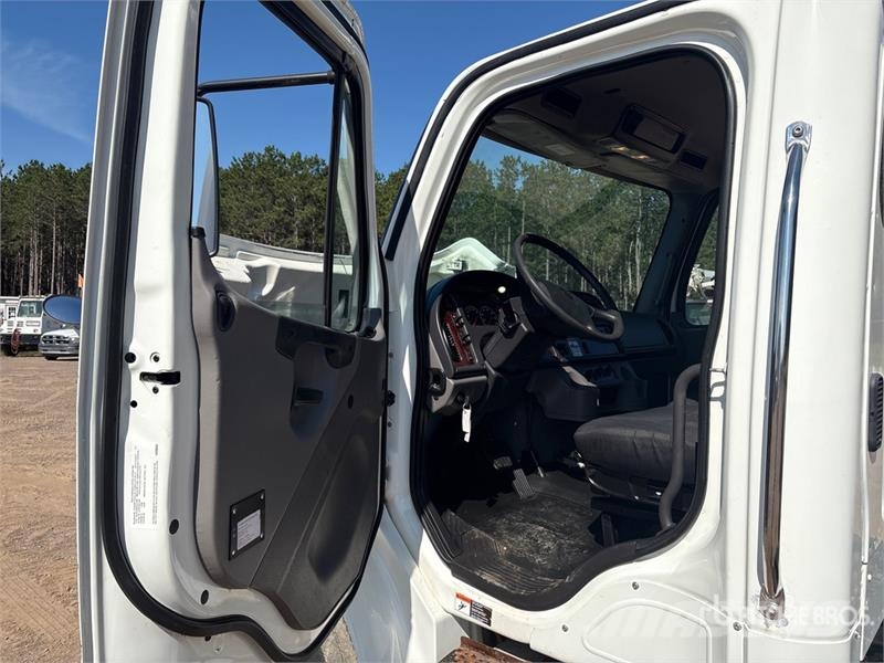 Freightliner M2 106 Cabinas