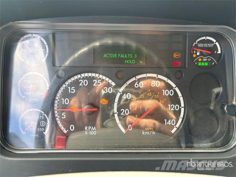 Freightliner M2 106 Camiones polibrazo