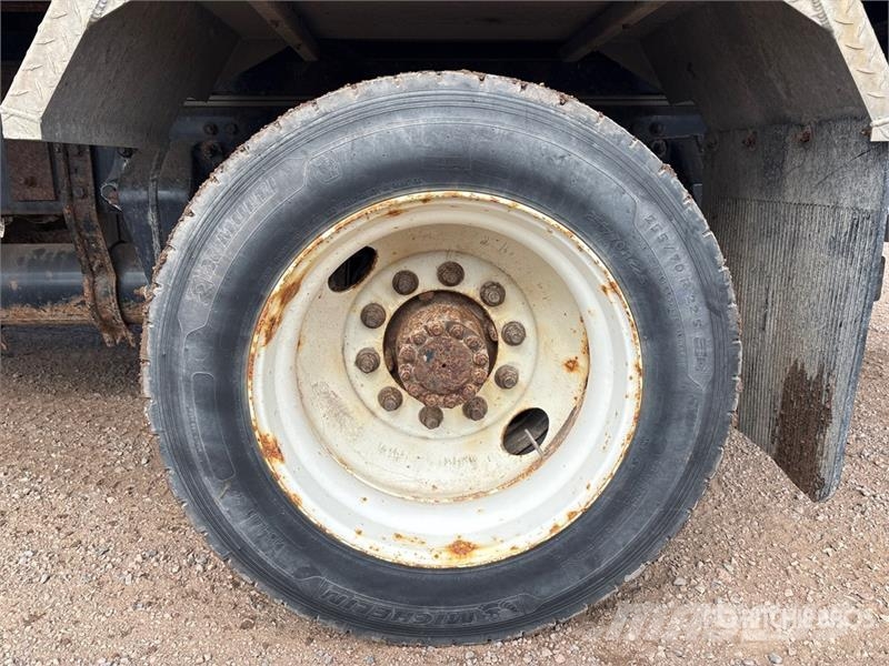 Freightliner M2 106 Camiones polibrazo