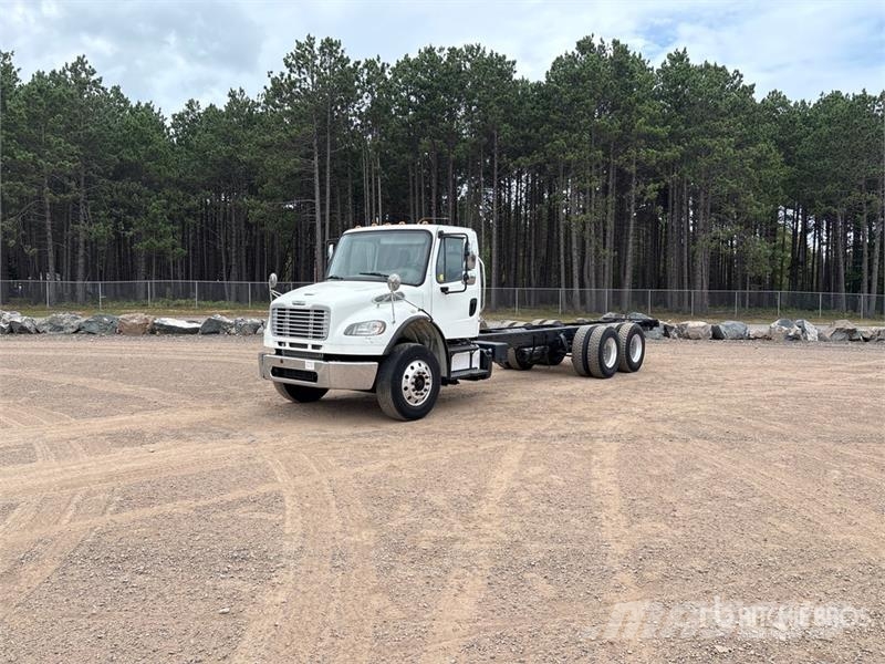 Freightliner M2 106 Kabíny a interiér