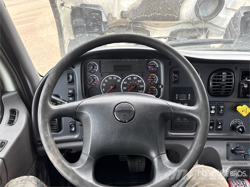 Freightliner M2 106 Kabíny a interiér