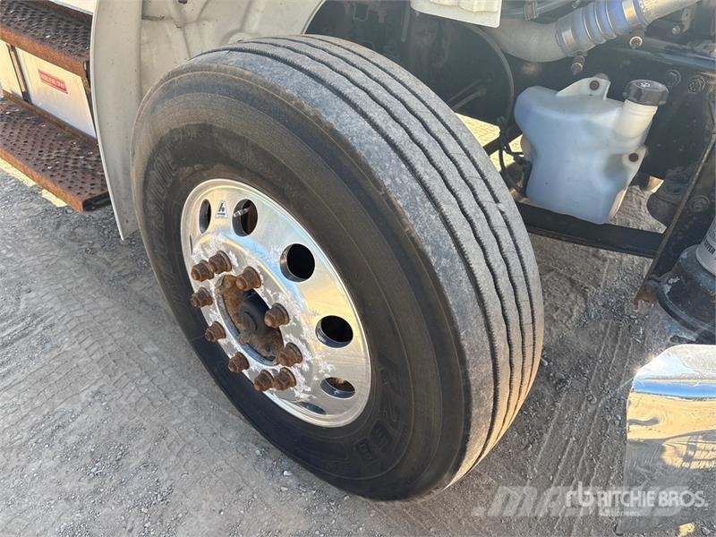 Freightliner M2 106 Cabinas