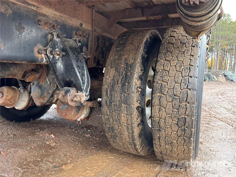 Freightliner M2 106 Pritschenwagen/Pritschenwagen mit Seitenklappe