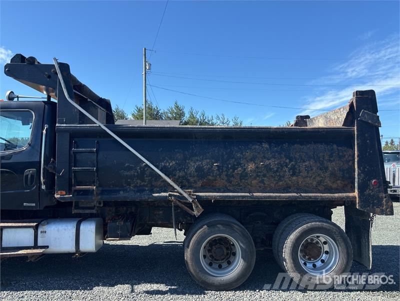 Freightliner M2 106 自卸式货车