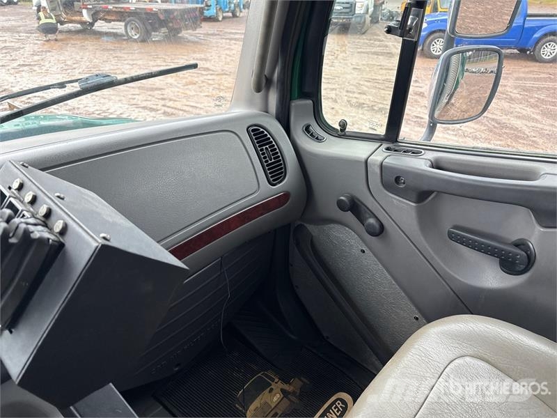 Freightliner M2 106 Kommunalt / generelt kjøretøy