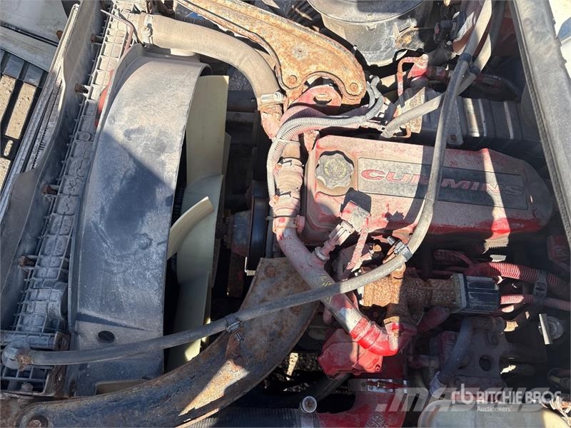 Freightliner M2 106 Camiones polibrazo
