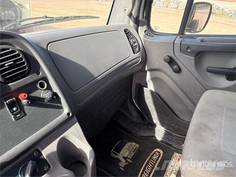 Freightliner M2 106 Camiones polibrazo