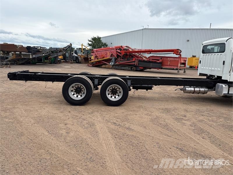 Freightliner M2 106 Kabíny a interiér