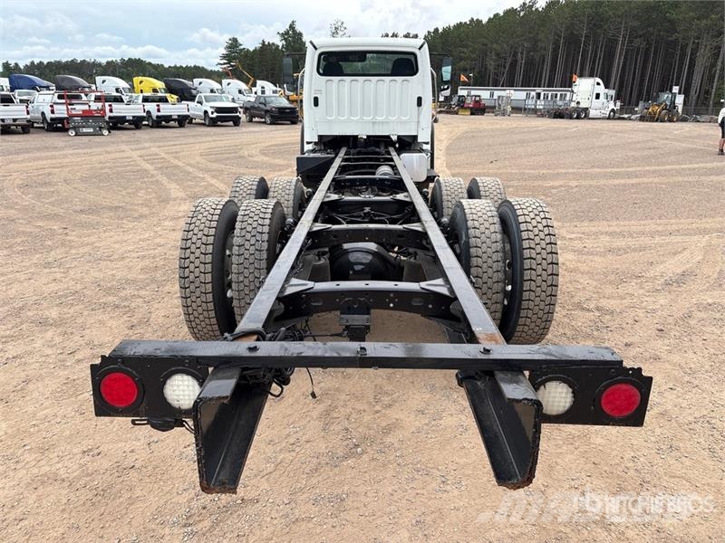 Freightliner M2 106 Kabíny a interiér