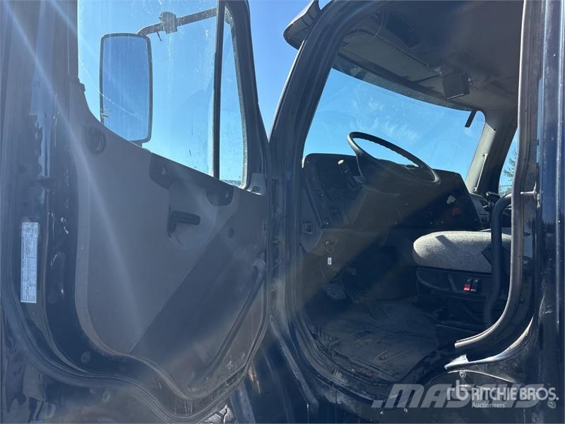 Freightliner M2 106 自卸式货车