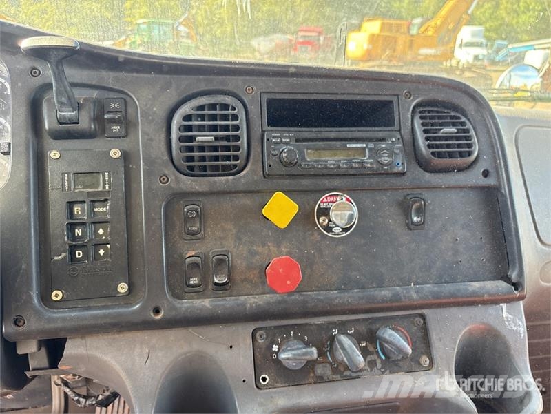 Freightliner M2 106 4x2 S/A Dump Truck (Inoperable) Bañeras basculantes usadas