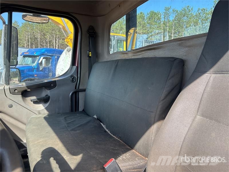 Freightliner M2 106 4x2 Rollback Truck Recovery vozila